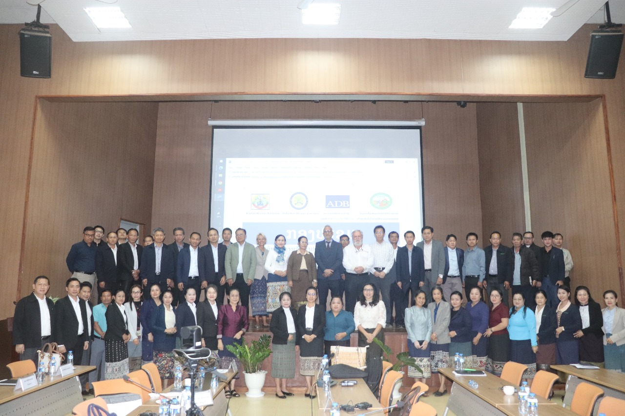 ພິທີປິດ ກອງປະຊຸມ ການຈັດຕັ້ງປະຕິບັດວຽກງານໂຄງການ ຄສກສ ຮ່ວມກັບ ADB mission ໂຄງການສົ່ງເສີມລະບົບຕ່ອງໂສ້ການຜະລິດກະສິກຳເປັນສິນຄ້າ ທີ່ເປັນມິດຕໍ່ສິ່ງແວດລ້ອມ ທີ່ ຫ້ອງປະຊຸມ ສູນຝຶກອົບຮົມ ເຕັກນິກກະສິກຳ ແລະ ພັດທະນາຊົນນະບົດ ລາວ-ເກົາຫຼີ ຄັ້ງວັນທີ 20 ພະຈິກ 2025